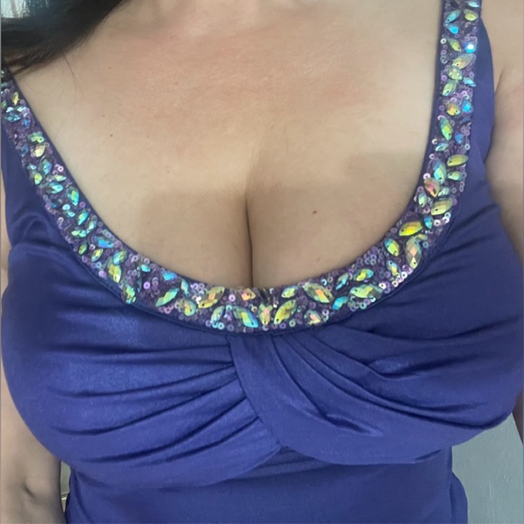 Gown - Picture 4 of 4